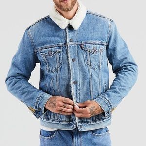 Levi’s • NWT sherpa trucker jacket